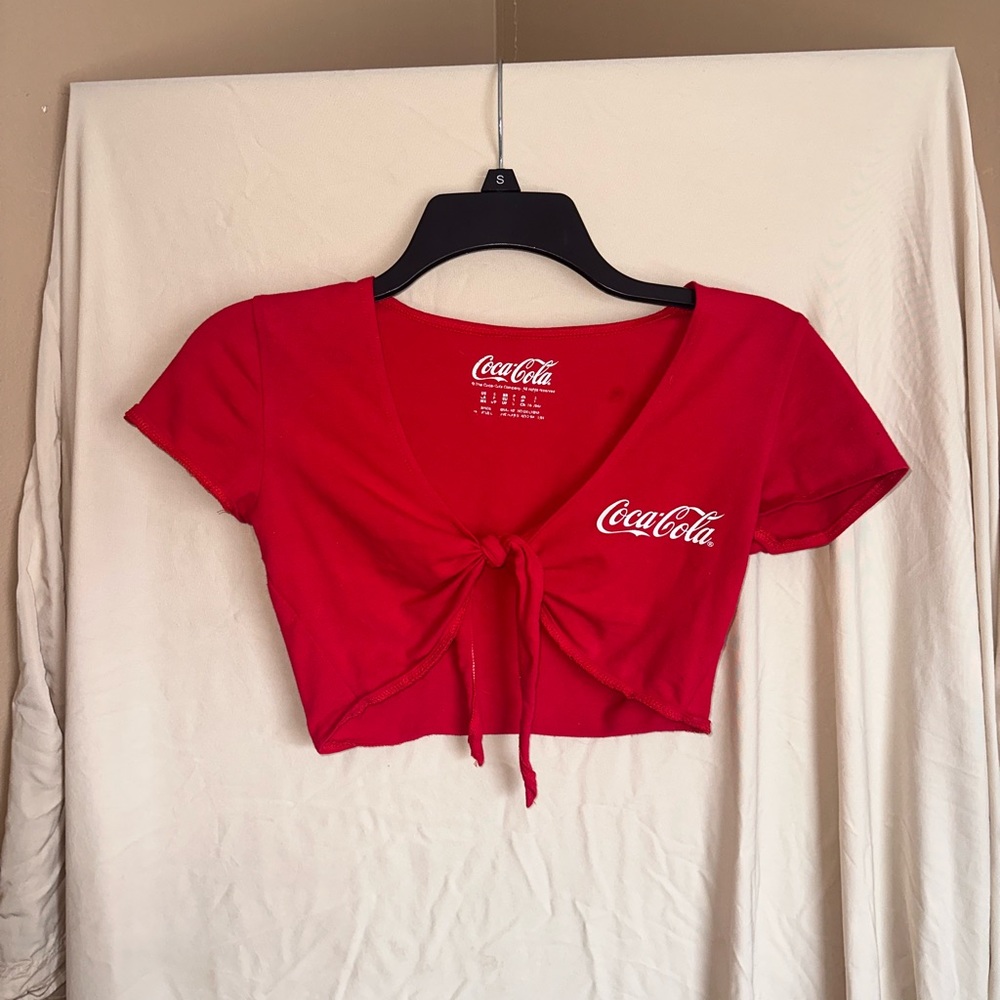 Knot front Coca-Cola short-sleeved crop top